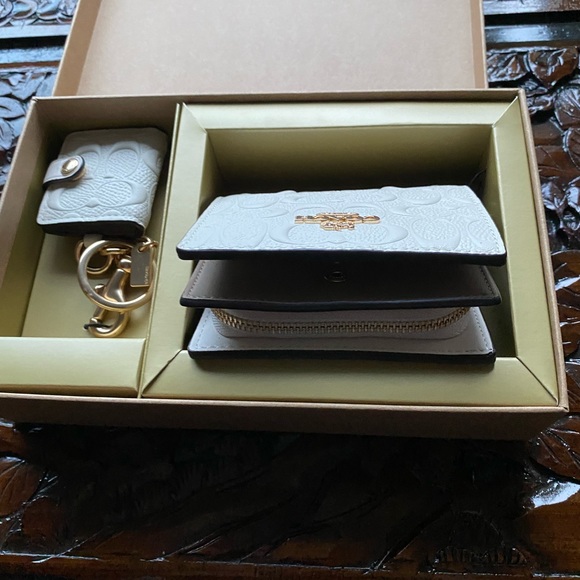 Coach wallet and picture frame key fob gift set 100% AUTHENTIC Christmas BNIB - Picture 5 of 6